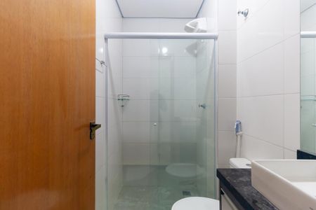 Banheiro de casa de condomínio para alugar com 2 quartos, 45m² em Vila Celeste, São Paulo