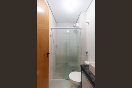 Banheiro de casa de condomínio para alugar com 2 quartos, 45m² em Vila Celeste, São Paulo