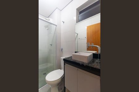 Banheiro de casa de condomínio para alugar com 2 quartos, 45m² em Vila Celeste, São Paulo