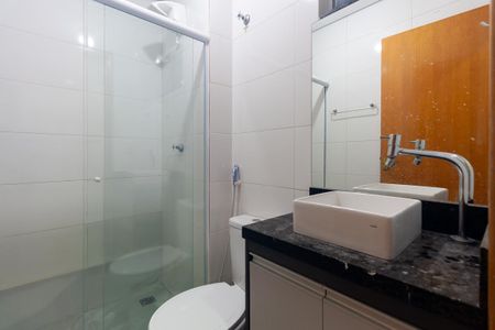 Banheiro de casa de condomínio para alugar com 2 quartos, 45m² em Vila Celeste, São Paulo