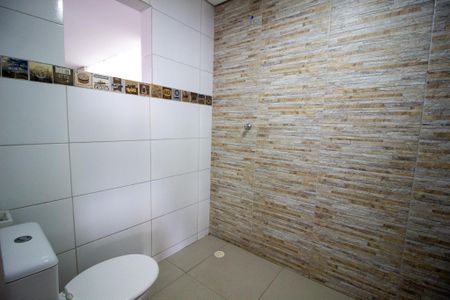 Casa para alugar com 450m², 2 quartos e 2 vagasBanheiro Social