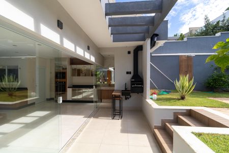 Casa de condomínio para alugar com 270m², 3 quartos e 4 vagas Casa de condomínio para alugar com 270m², 3 quartos e 4 vagasChurrasqueira