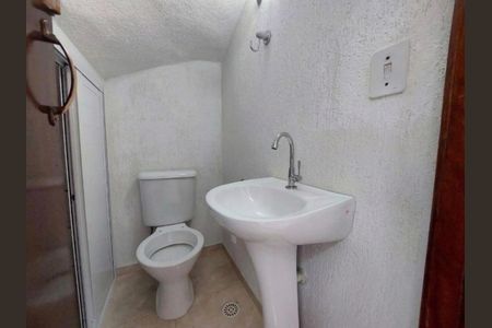 Banheiro de casa de condomínio para alugar com 2 quartos, 70m² em Parada XV de Novembro, São Paulo