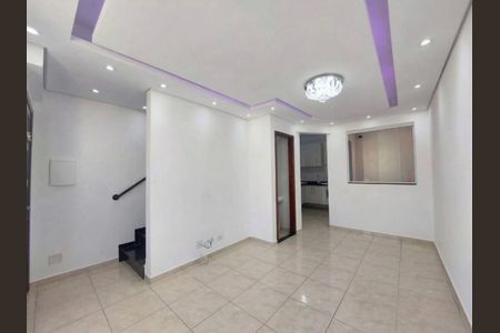 Sala de casa de condomínio para alugar com 2 quartos, 70m² em Parada XV de Novembro, São Paulo
