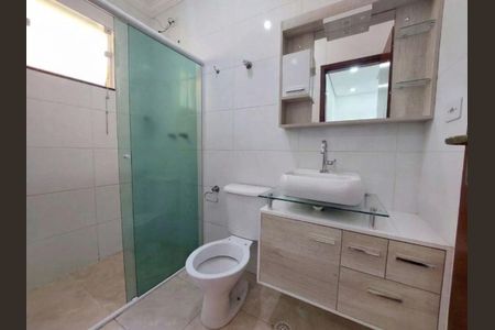 Banheiro de casa de condomínio para alugar com 2 quartos, 70m² em Parada XV de Novembro, São Paulo