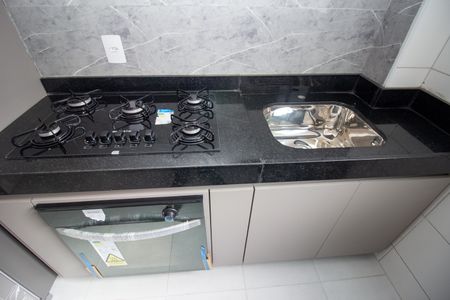 Apartamento à venda com 38m², 2 quartos e 1 vaga Apartamento à venda com 38m², 2 quartos e 1 vagaBanheiro Social