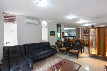 Sala de casa para alugar com 3 quartos, 230m² em Jardim Patricia, Uberlândia
