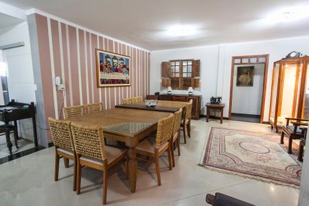 Casa para alugar com 230m², 3 quartos e 2 vagas Casa para alugar com 230m², 3 quartos e 2 vagasSala