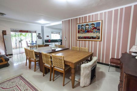 Sala de casa para alugar com 3 quartos, 230m² em Jardim Patricia, Uberlândia