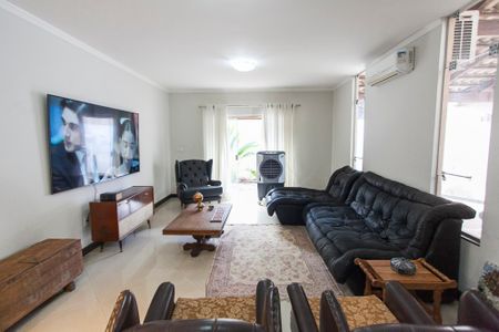 Sala de casa para alugar com 3 quartos, 230m² em Jardim Patricia, Uberlândia