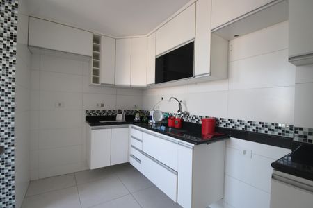 Apartamento à venda com 72m², 2 quartos e 2 vagasCozinha