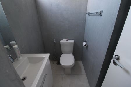Apartamento à venda com 72m², 2 quartos e 2 vagasBanheiro da suíte