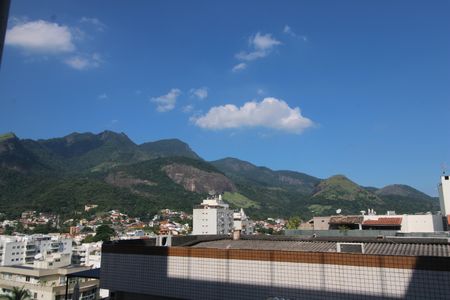 Apartamento à venda com 72m², 2 quartos e 2 vagasSuíte - Vista