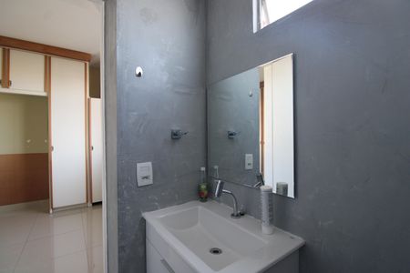 Apartamento à venda com 72m², 2 quartos e 2 vagasBanheiro da suíte