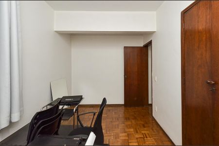 Apartamento à venda com 330m², 6 quartos e 4 vagasQuarto 2 Cobertura