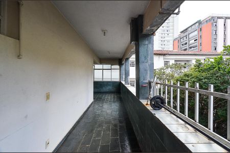 Apartamento à venda com 330m², 6 quartos e 4 vagas Apartamento à venda com 330m², 6 quartos e 4 vagasÁrea Cobertura