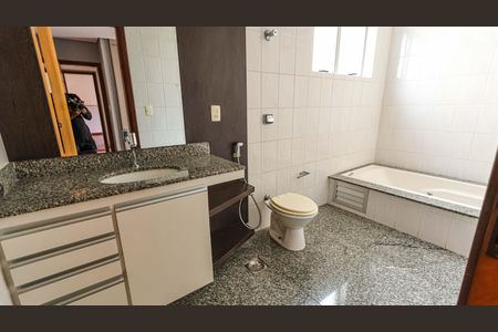 Apartamento para alugar com 140m², 4 quartos e 2 vagasBanheiro da Suíte
