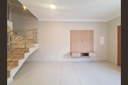 Casa para alugar com 110m², 3 quartos e 2 vagasSala