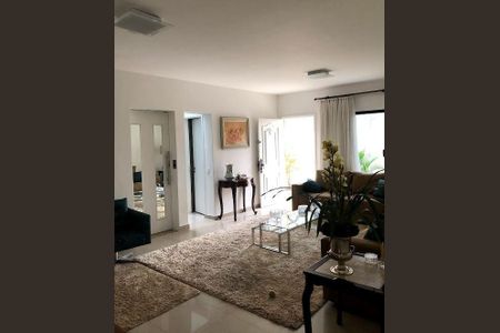 Casa à venda com 3 quartos, 375m² em Indianópolis, São Paulo