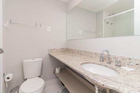 Banheiro social de apartamento para alugar com 1 quarto, 28m² em Partenon, Porto Alegre