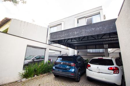 Casa para alugar com 180m², 3 quartos e 3 vagas Casa para alugar com 180m², 3 quartos e 3 vagasFachada