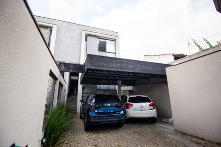 Casa para alugar com 180m², 3 quartos e 3 vagas Casa para alugar com 180m², 3 quartos e 3 vagasFachada