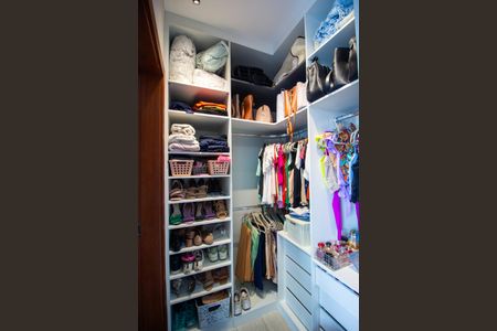 Casa para alugar com 180m², 3 quartos e 3 vagas Casa para alugar com 180m², 3 quartos e 3 vagasCloset da suíte