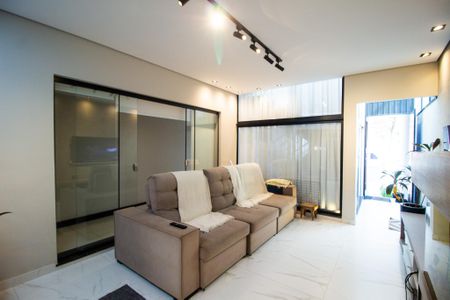 Casa para alugar com 180m², 3 quartos e 3 vagas Casa para alugar com 180m², 3 quartos e 3 vagasSala de TV