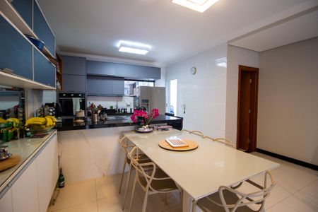 Casa para alugar com 180m², 3 quartos e 3 vagas Casa para alugar com 180m², 3 quartos e 3 vagasCozinha