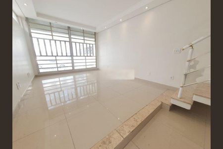 Casa à venda com 2 quartos, 125m² em Jardim Aeroporto, São Paulo