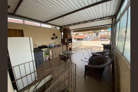 Casa à venda com 4 quartos, 310m² em Vila Ipojuca, São Paulo