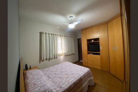 Casa à venda com 4 quartos, 310m² em Vila Ipojuca, São Paulo