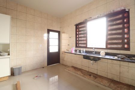 Casa para alugar com 260m², 3 quartos e 5 vagasCozinha