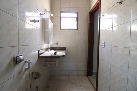 Casa para alugar com 260m², 3 quartos e 5 vagasBanheiro do Quarto 2