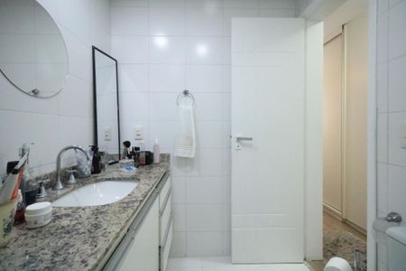 Apartamento à venda com 71m², 2 quartos e 1 vagaBanheiro da Suíte