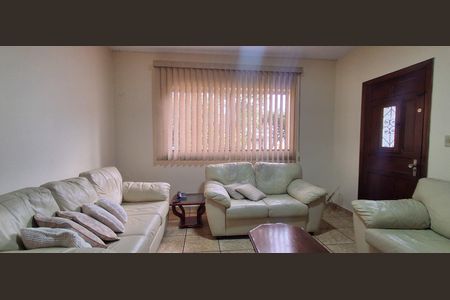 Casa à venda com 210m², 3 quartos e 3 vagasSala