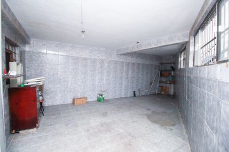 Casa à venda com 170m², 2 quartos e 4 vagasEdícula - Sala 