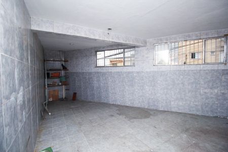Casa à venda com 170m², 2 quartos e 4 vagasEdícula - Sala 