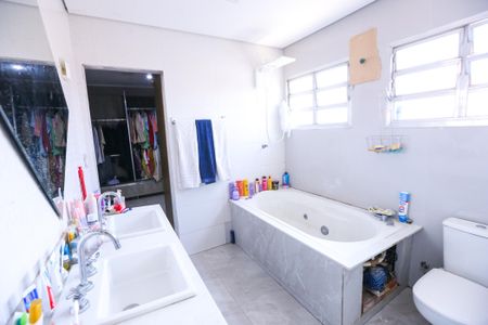 Banheiro da Suíte de casa à venda com 3 quartos, 216m² em Vila Pereira Cerca, São Paulo