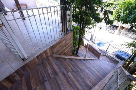 Casa à venda com 216m², 3 quartos e 3 vagasEscada