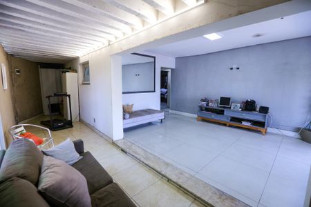 Sala de casa à venda com 3 quartos, 216m² em Vila Pereira Cerca, São Paulo
