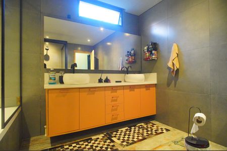 Casa à venda com 180m², 3 quartos e 2 vagasBanheiro