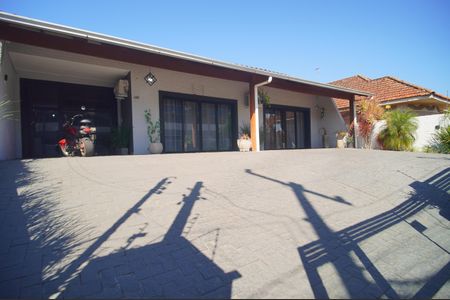 Casa à venda com 180m², 3 quartos e 2 vagasÁrea externa
