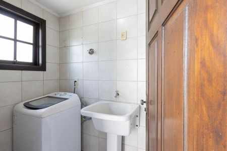 Casa para alugar com 250m², 3 quartos e 2 vagas Casa para alugar com 250m², 3 quartos e 2 vagasÁrea de serviço