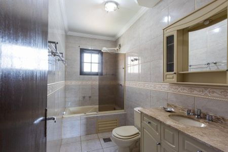 Casa para alugar com 250m², 3 quartos e 2 vagas Casa para alugar com 250m², 3 quartos e 2 vagasBanheiro 1