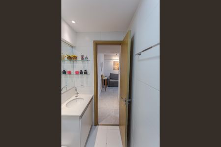 Apartamento à venda com 62m², 2 quartos e 2 vagasBanheiro Social