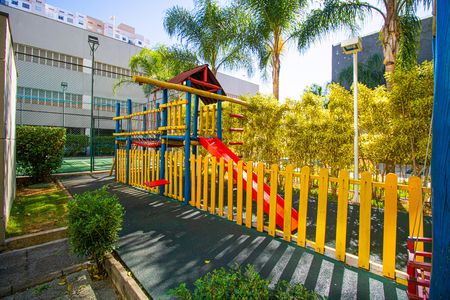 Apartamento à venda com 49m², 2 quartos e 1 vaga Apartamento à venda com 49m², 2 quartos e 1 vagaÁrea comum - Playground