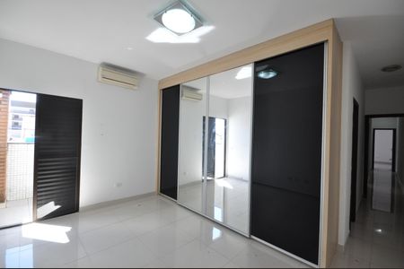 Casa à venda com 250m², 3 quartos e 9 vagasSuíte 3