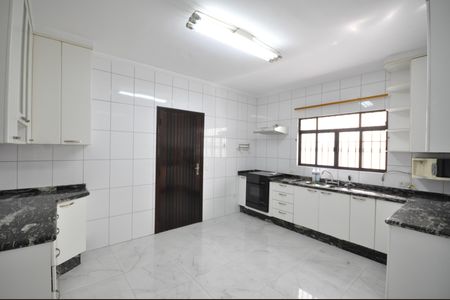 Casa à venda com 250m², 3 quartos e 9 vagasCozinha