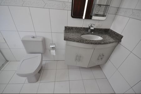 Casa à venda com 250m², 3 quartos e 9 vagasBanheiro da Suíte 3